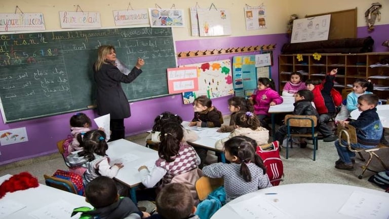 1413 طالباً من سوريين ولبنانيين خارج الصفوف بسبب خطأ إداري!