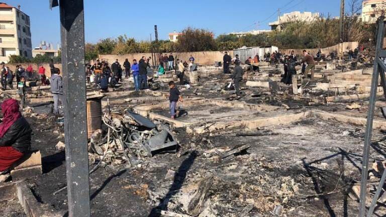لبنان: السوريون يواجهون مصيراً جديداً بعد حريق مخيم بحنين