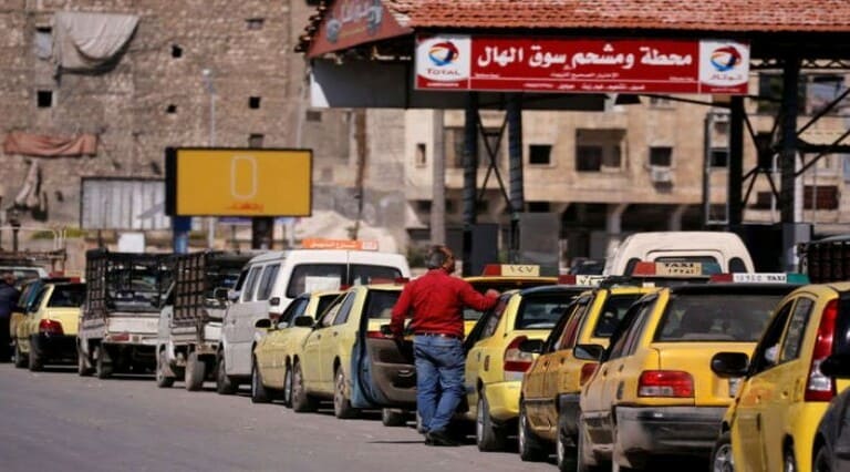 السوريون أمام أزمة محروقات جديدة.. ووزارة النفط تخفّض المخصّصات