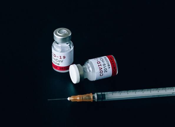 الحكومة المؤقتة: هذا موعد استلام الدفعة الأولى من لقاح كورونا