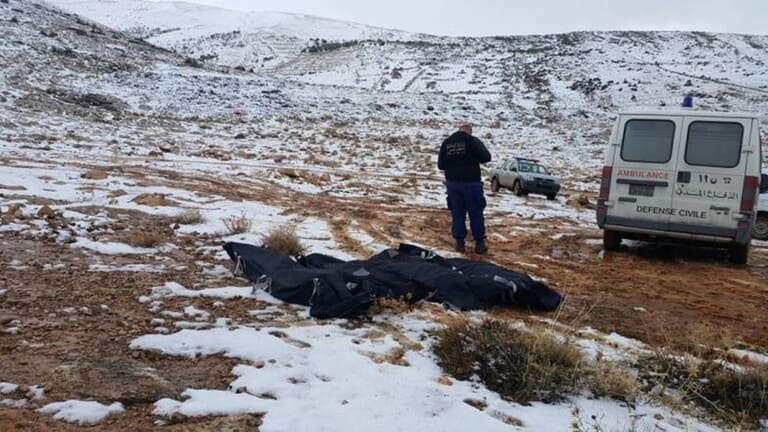 لبنان.. وفاة سيدتين وطفلين برداً خلال رحلة العودة إلى سوريا
