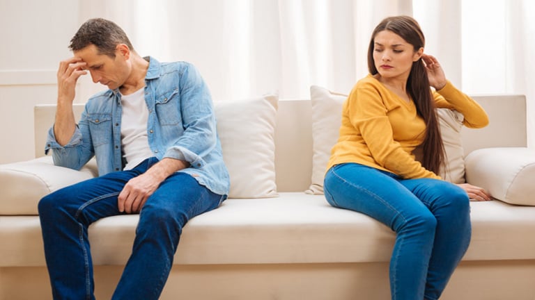 المشكلات الزوجية تهدد الصحة النفسية للشريكين وتدفع إلى الانتحار