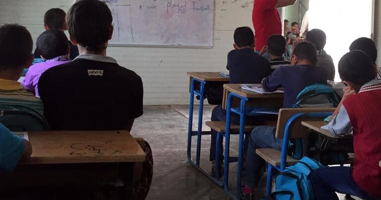 بعد حادثة ضرب طلاب بإدلب.. التربية ترد والمعلم يعتذر