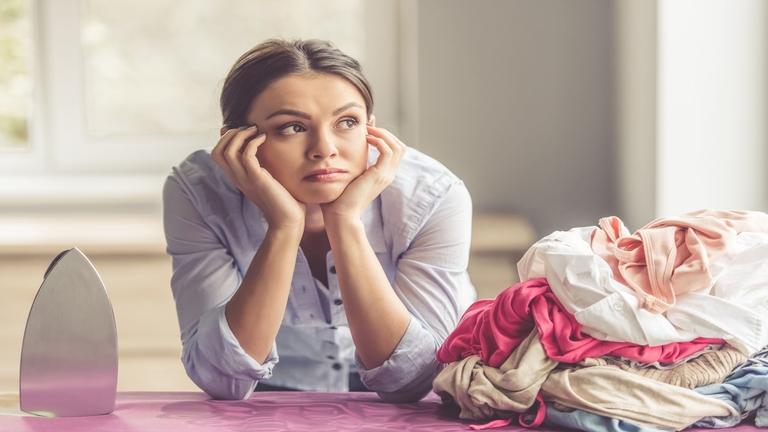 لربة المنزل.. نصائح للتعامل مع الضغوط النفسية وتجاوزها