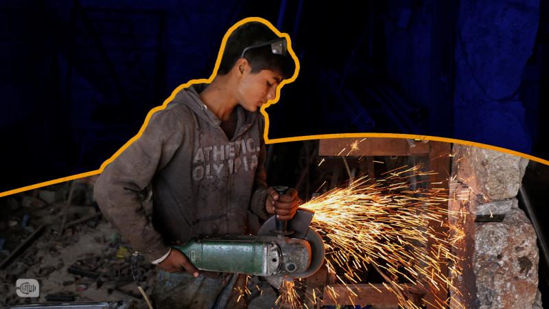 محي الدين.. طفولة ضائعة بين قساوة الحديد ولهيب النار