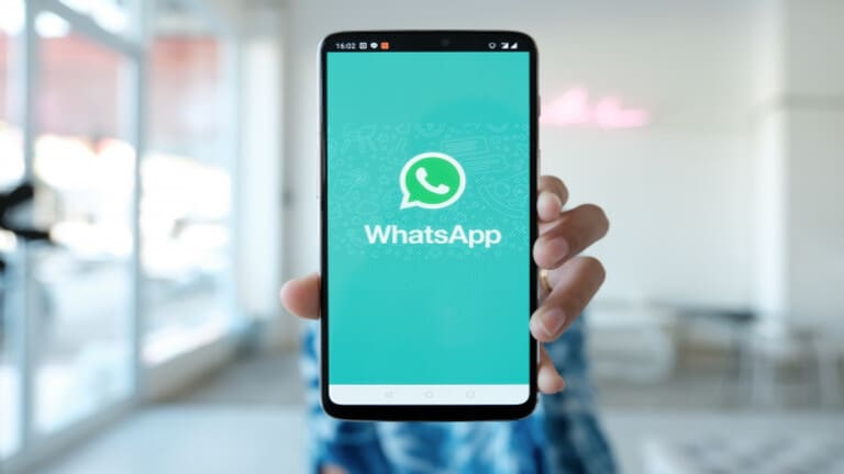 واتساب تطمئن مستخدميها: لن نحذف حساباتكم اليوم