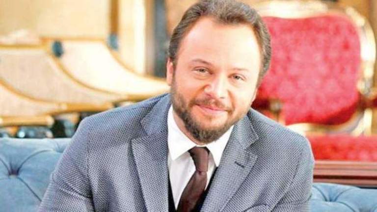 مكسيم خليل .. مسلسل على صفيح ساخن لم يواجه الفساد