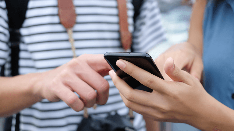 جهاز هاتفك يتتبعك أينما ذهبت.. كيف توقف هذه الخاصية؟