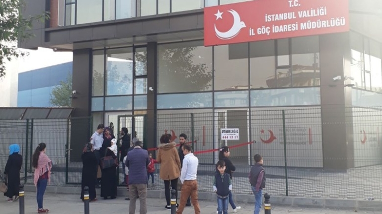 للسوريين في تركيا.. بهذه الحالة تبطل الإقامة الإنسانية