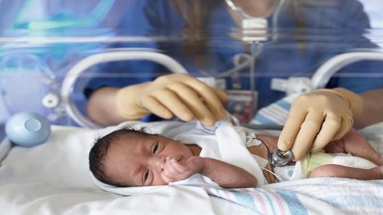 شائعة عن الولادة المبكرة والأطفال الخدج.. تعرف إليها