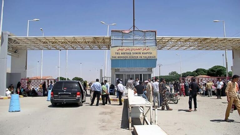  معبر تل أبيض يفتح باب التسجيل للدخول إلى سوريا 