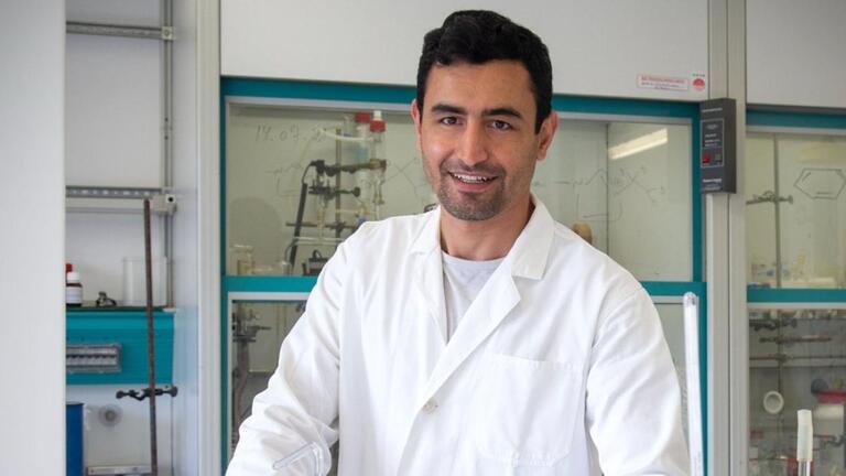 باحث سوري شاب يُبهر المجتمع العلمي في مدينة ألمانيّة
