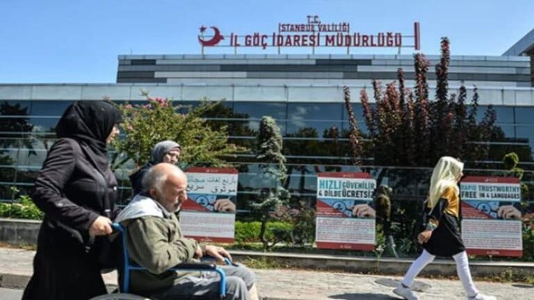 شرط جديد لتحديث بيانات الكيملك للسوريين في تركيا