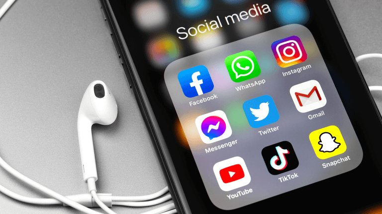 تشفير المكالمات وتسهيل البحث.. تحديثات تنتظر ماسنجر ويوتيوب