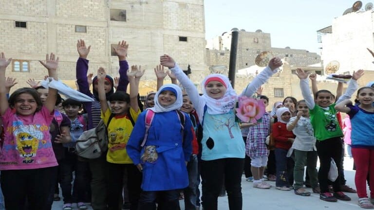 الباب: مديرية التربية توضح تفاصيل قرار توحيد لون حجاب الطالبات