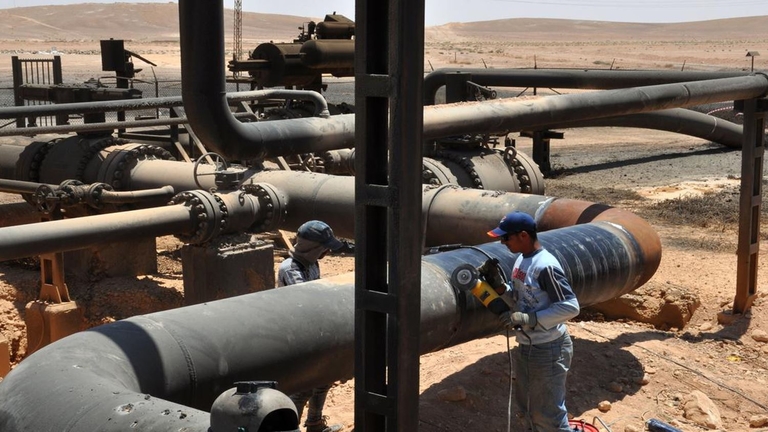 تعويم النظام السوري.. هل بدأ من نقل الغاز والكهرباء إلى لبنان؟