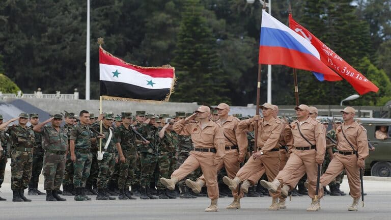 أسباب تدفع الجنود الروس لدفع رشاوى مقابل الخدمة في سوريا!