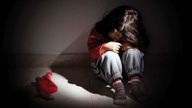  وفاة طفلة بحمص عنّفتها عائلتها حتى الموت