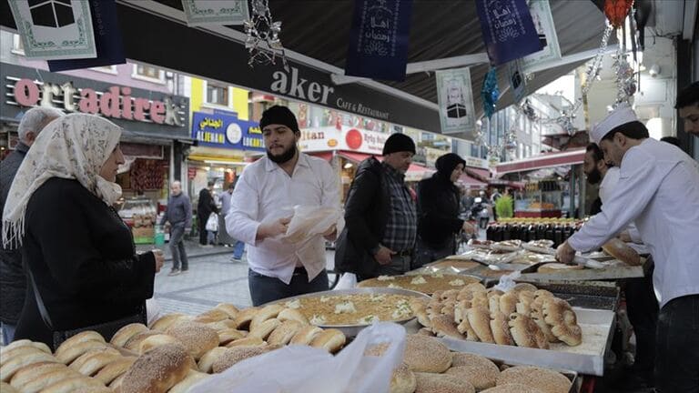تركيا: الغلاء يغيّب الطقوس الرمضانية عن موائد السوريين