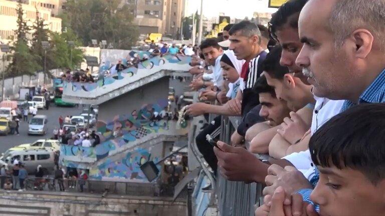 رايتس ووتش: الإفراج الفوضوي عن السجناء عقاب لأقاربهم