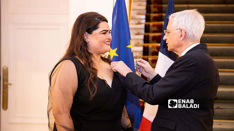 ناندا محمد أول ممثلة سورية تنال وسام الاستحقاق الفرنسي