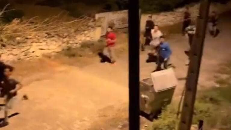 هروب جماعي للاجئين سوريين من مخيم العثمانية.. ماذا يحدث؟