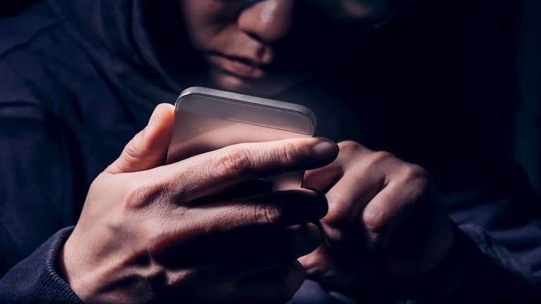 سوريان يخسران 7 آلاف دولار بمكالمة هاتفية.. نصائح لتجنّب الاحتيال