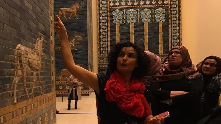 كفاح علي ديب .. من الكتابة والفن إلى مرشدة سياحية في برلين