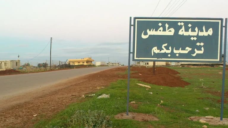 درعا: تصعيد عسكري في طفس وحركة نزوح كبيرة بين المدنيين