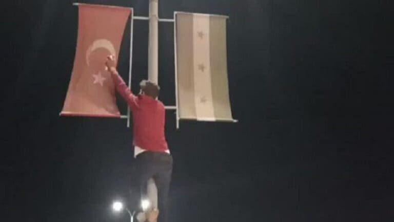 أعزاز: إحراق العلم التركي يشعل غضب أتراك على مواقع التواصل