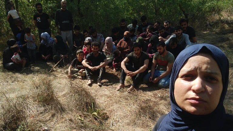 علقوا على الحدود لأيام.. اليونان تعثر على 38 مهاجراً سورياً 