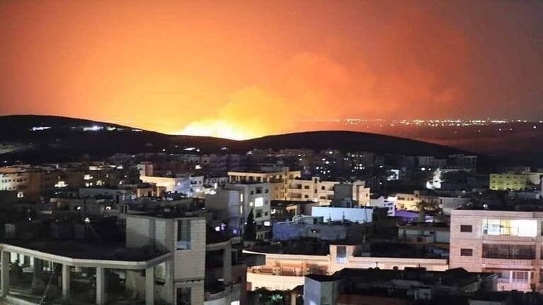 انفجارات عنيفة وحرائق بعد قصف 