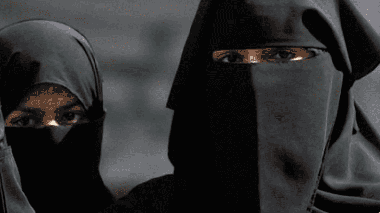 معلمات الرقة يلجأن إلى الكمامة بدل النقاب بعد منع ارتدائه