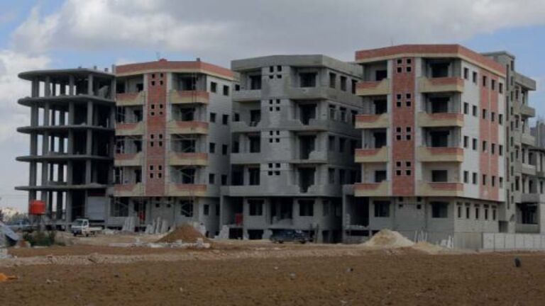 ما أبرز قوانين الاستملاك والتطوير العقاري؟ 