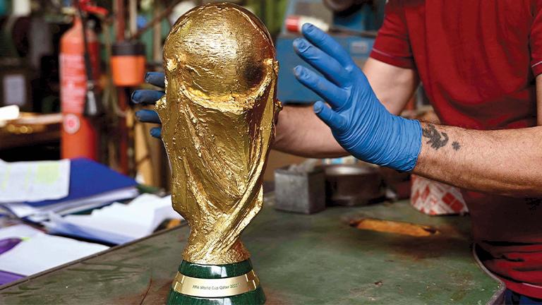 تشارك فيه يدٌ عربية.. أين يُصنع كأس العالم؟