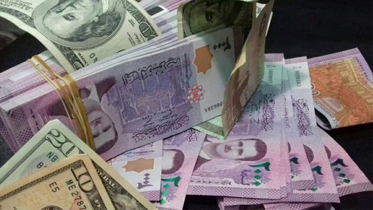 تراجع جديد لليرة السورية أمام الدولار وارتفاع سعر الذهب