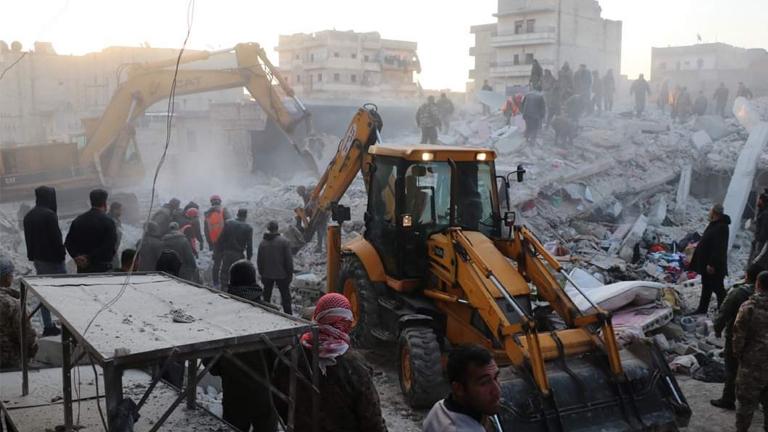 ضحايا مدنيون نتيجة انهيار مبنى سكني في حلب