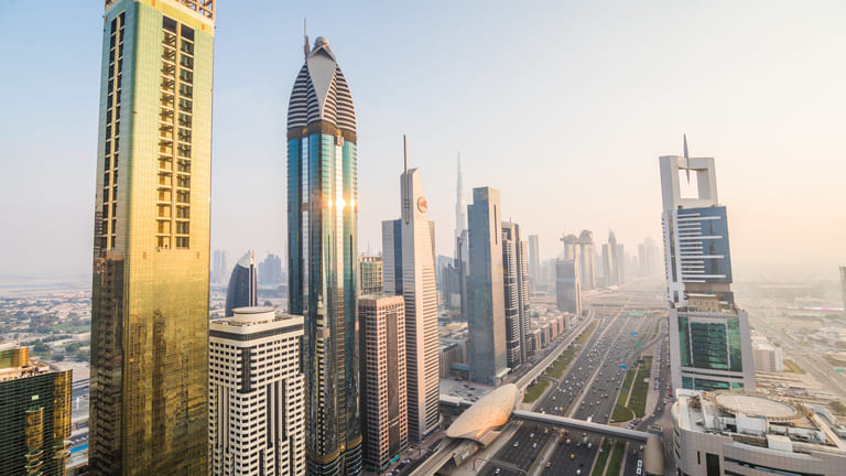 الإمارات: السماح بتجديد الإقامة للماكثين في الخارج أكثر من 6 أشهر