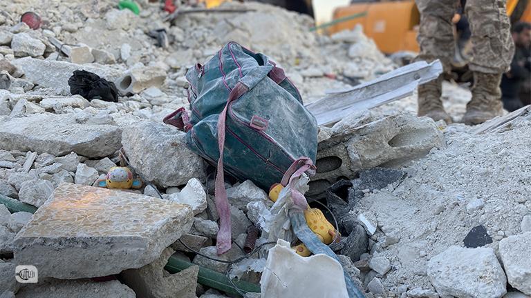 تقرير حقوقي:  تأخر المساعدات يخنق الناجين من الزلزال شمال غرب سوريا