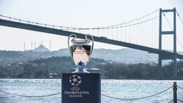 نهائي دوري الأبطال: السيتي يقترب حلمه والأفاعي تسعى لخطف الكأس
