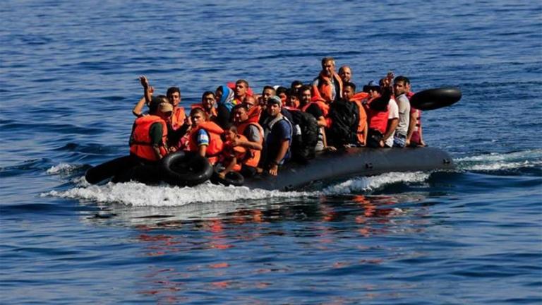 بعد إنقاذ 45 مهاجراً سورياً.. قبرص تحتجز شخصين بتهمة التهريب 