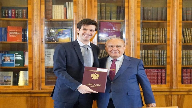موسكو: ماجستير بالرياضيات لحافظ بشار الأسد 
