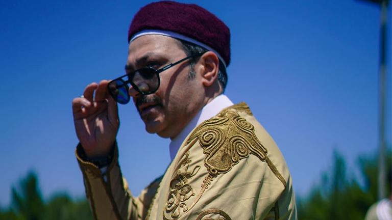 وائل شرف في ليبيا.. انتقادات للاحتفاء الواسع بـ