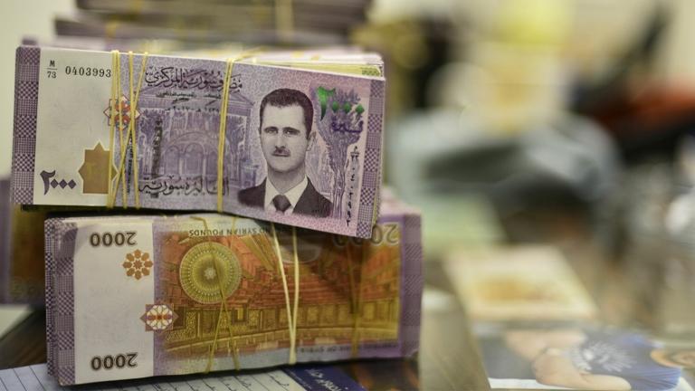 برقم قياسي جديد.. الدولار الأمريكي يتجاوز 10 آلاف ليرة سورية