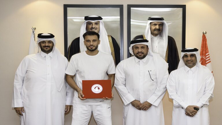 عمر السومة يوقع رسمياً مع العربي القطري