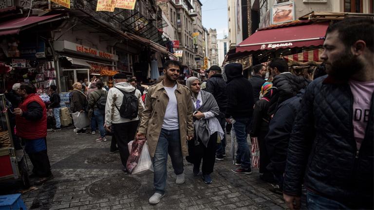 قرارات جديدة تخص السوريين المقيمين في إسطنبول... تعرف إليها