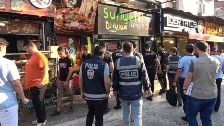 أوميت أوزداغ: الشرطة تتجاهل السوريين في حملاتها.. وتقارير تنفي