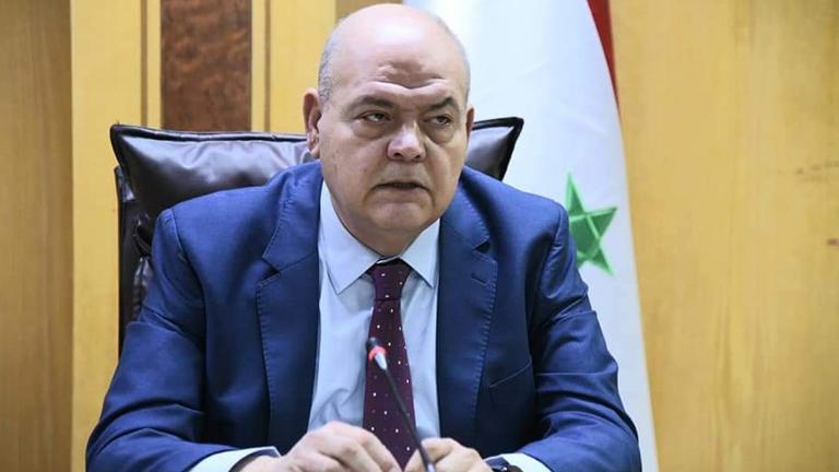 مبرراً قصف المدنيين.. وزير سوري سابق يخطئ في رقم القرار الدولي 2254