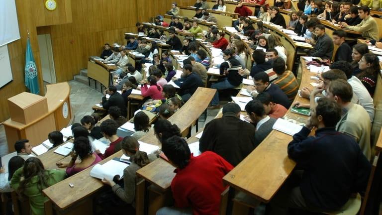 تركيا: طلاب سوريون متخوفون من عمليات الترحيل والمستقبل المجهول