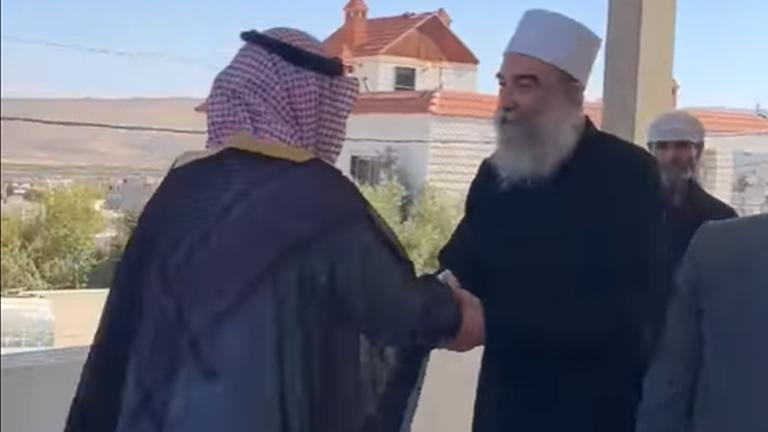 السويداء: لقاء لنواف الملحم بالهجري.. وشرطي 